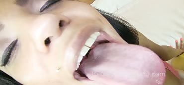 Mouth Fetish - Kissing and Mouth Spreading with Savana Ginger