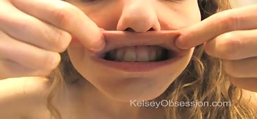 Mouth - Lip Stretching